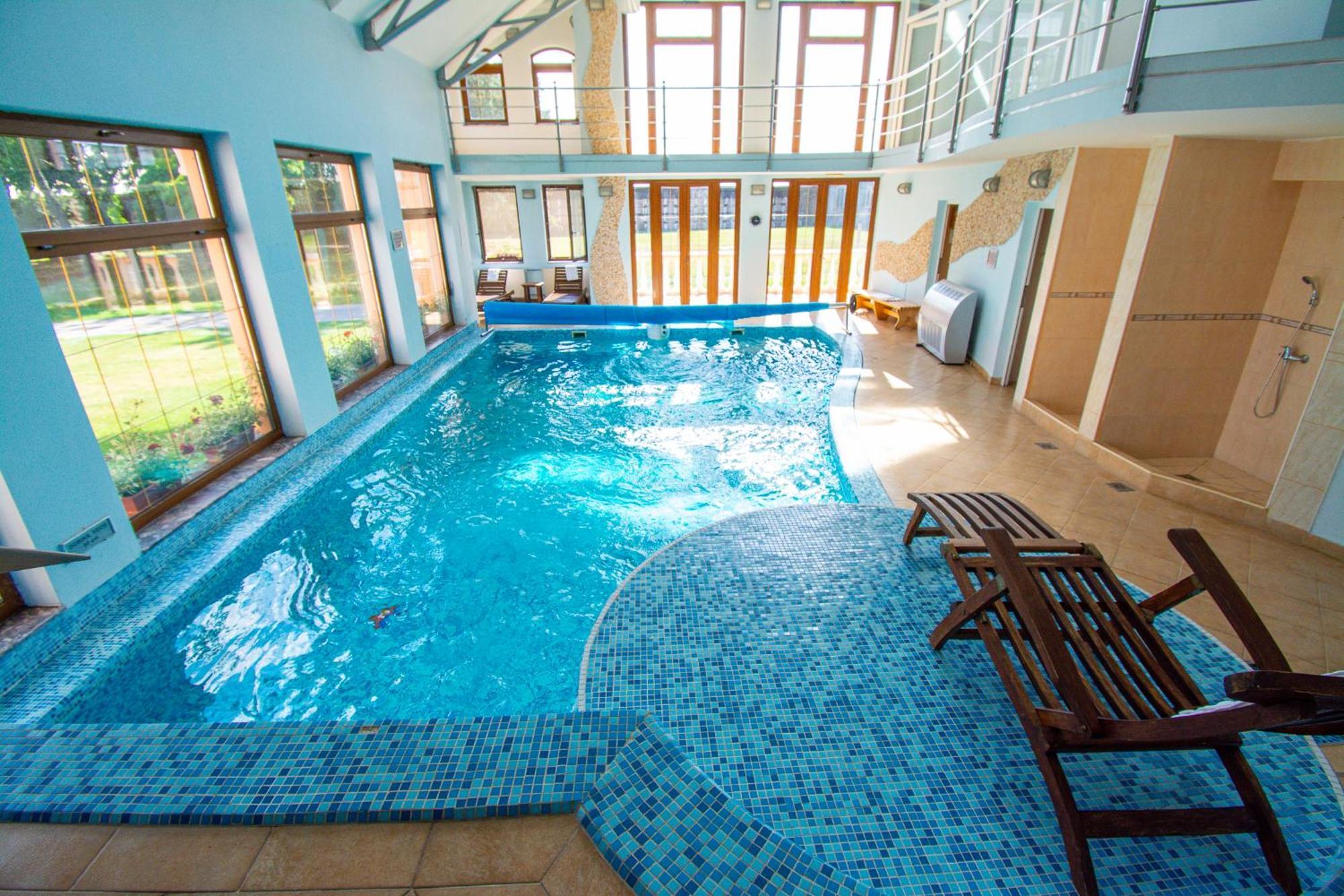 Hotel Villa Majur Суботица Экстерьер фото