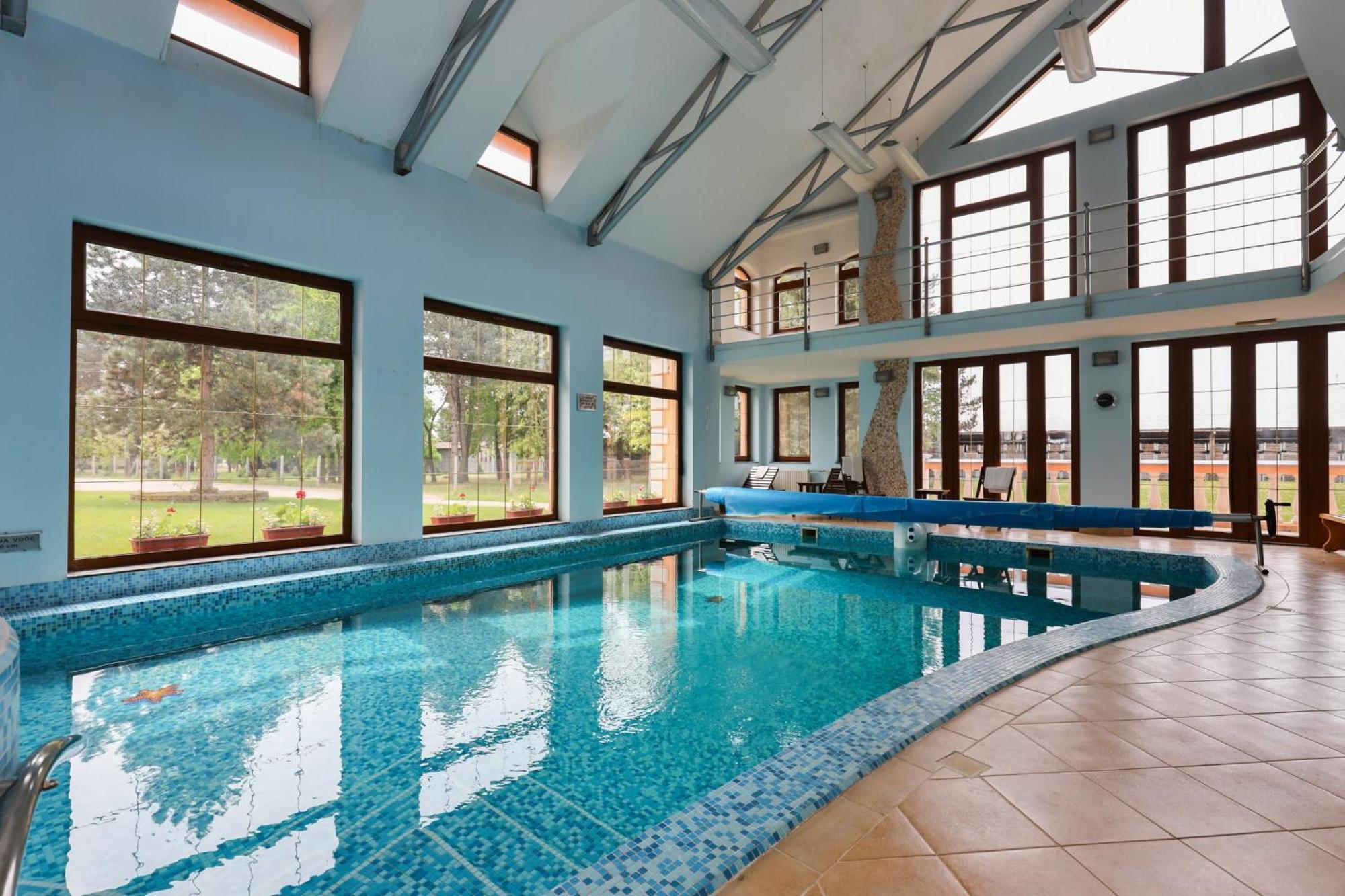 Hotel Villa Majur Суботица Экстерьер фото