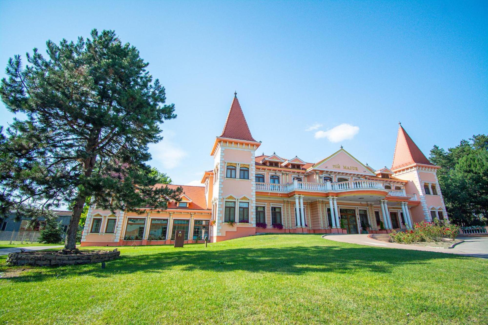 Hotel Villa Majur Суботица Экстерьер фото