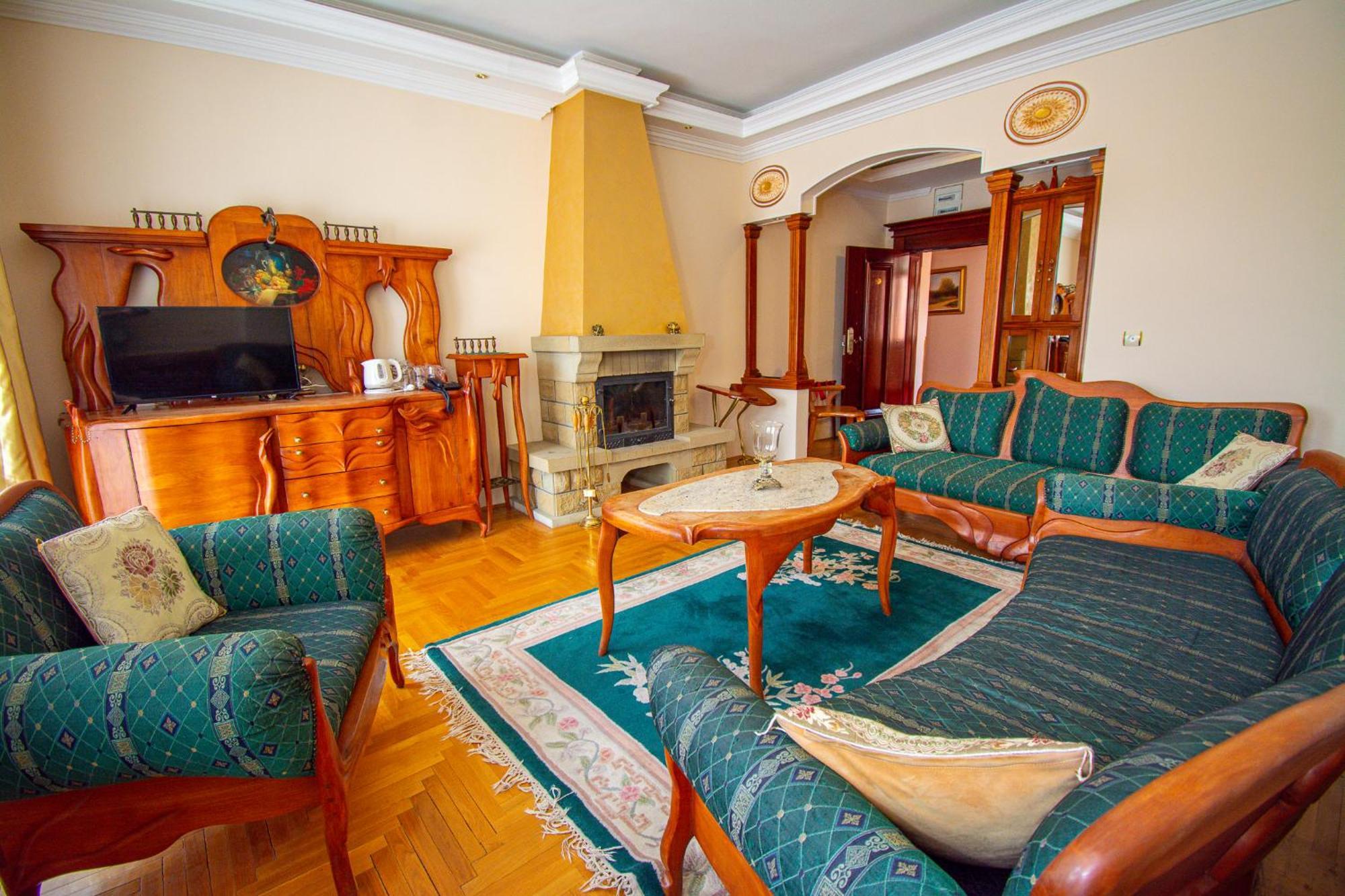 Hotel Villa Majur Суботица Экстерьер фото