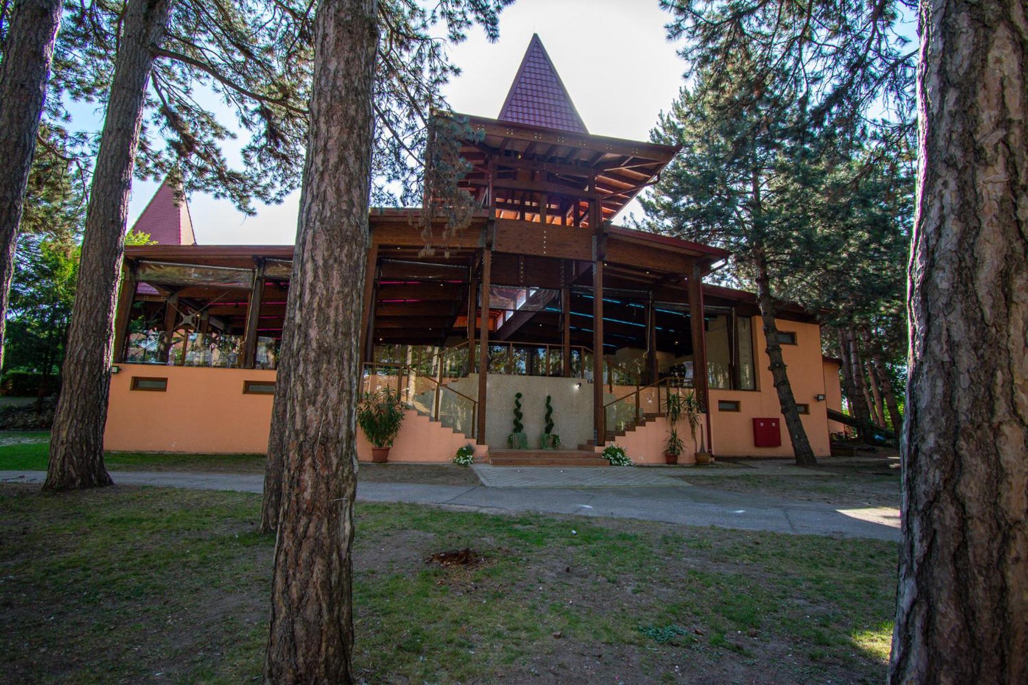 Hotel Villa Majur Суботица Экстерьер фото