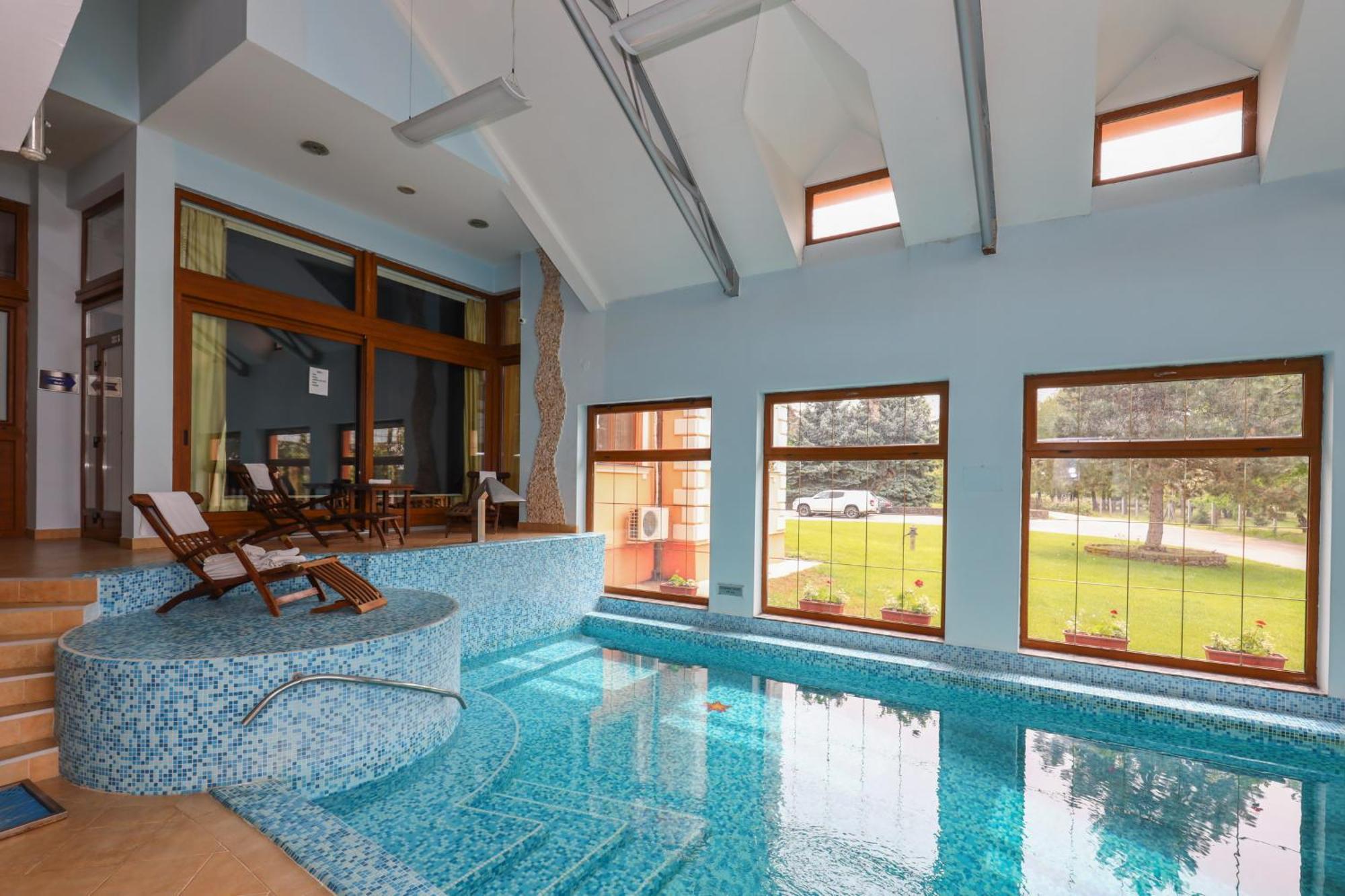 Hotel Villa Majur Суботица Экстерьер фото