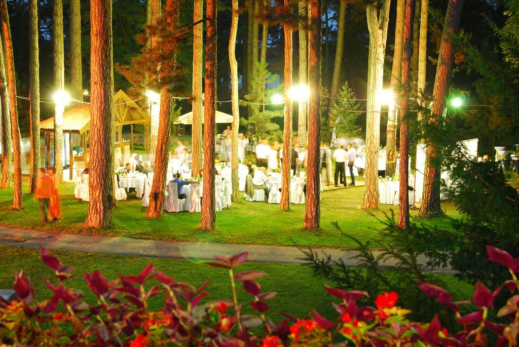 Hotel Villa Majur Суботица Экстерьер фото